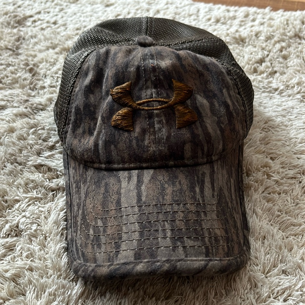 Men’s Under Armor bottomland camo hat